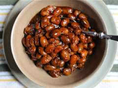 baked beans in bowl image