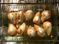baked pears in oven image