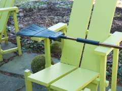 outdoor broom by casabella image