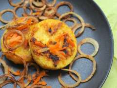 polenta cake with crispy onion ring image