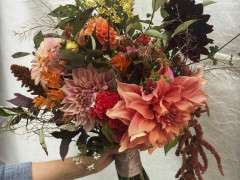 Tony Hearts Farm dahlia bouquet image